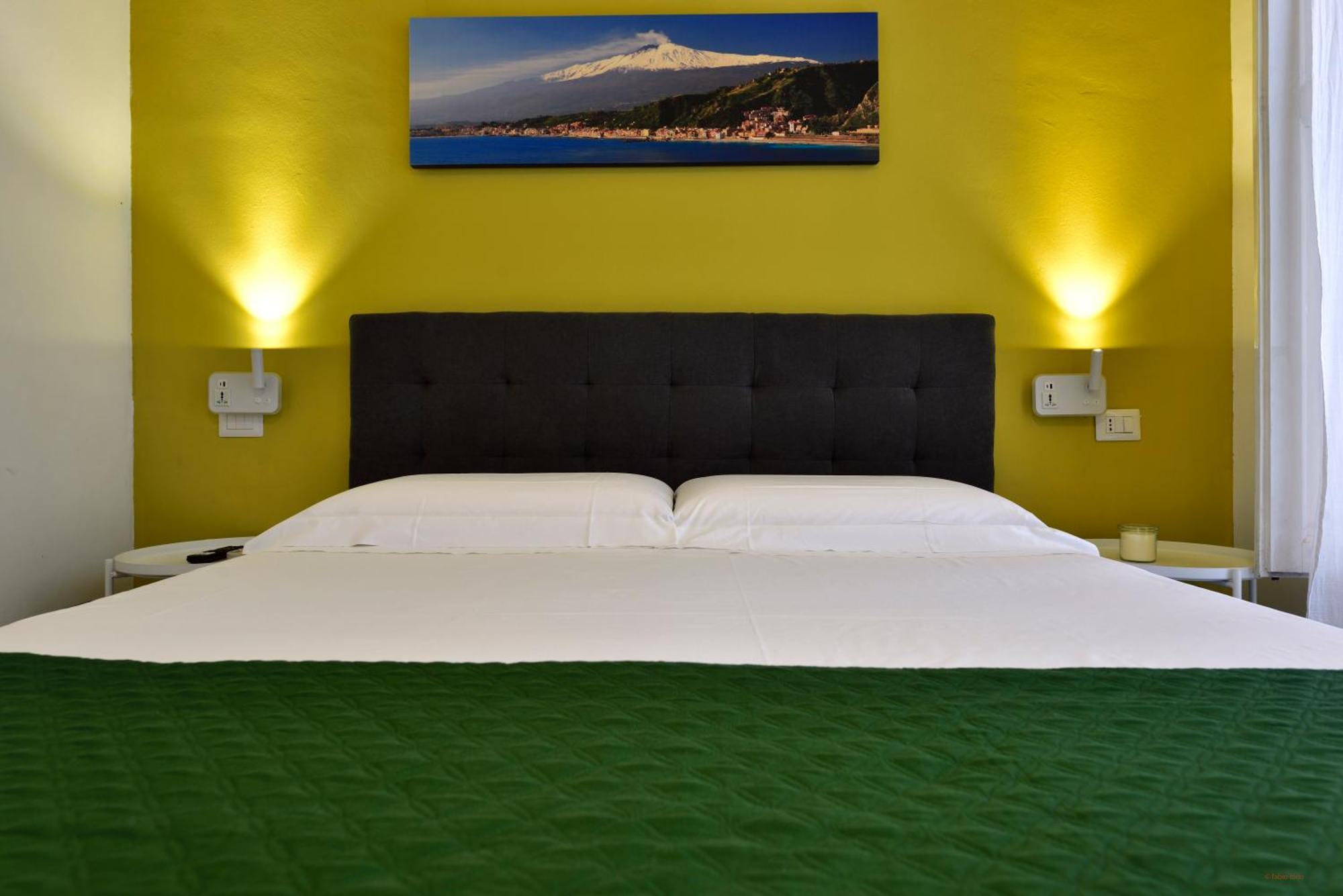 Casa Vacanze Italia Catania Bagian luar foto