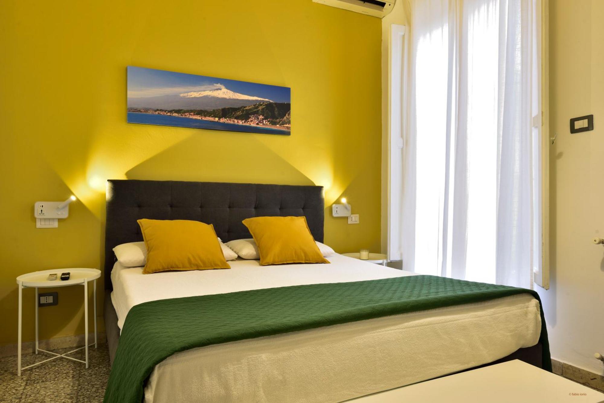 Casa Vacanze Italia Catania Bagian luar foto